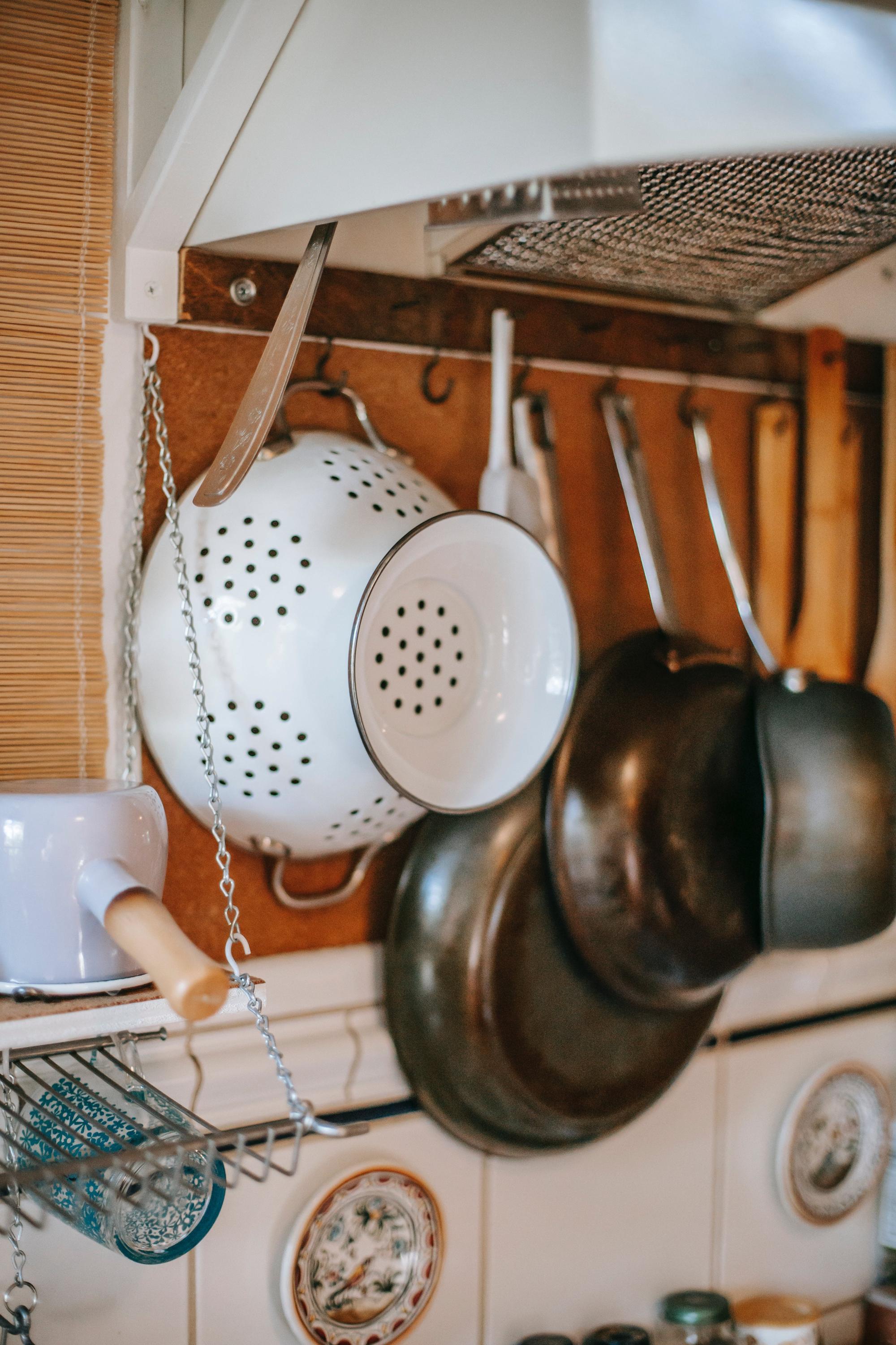 Wybór odpowiednich środków czyszczących do różnych typów sprzętu kuchennego